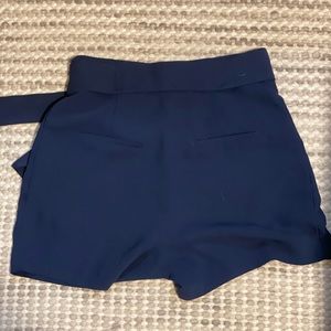 Navy pleated H&M tie waist shorts size 10